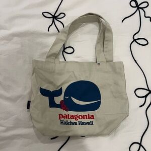 EXCLUSIVE: Patagonia Cream and Blue Tote Haleiwa Hawaii